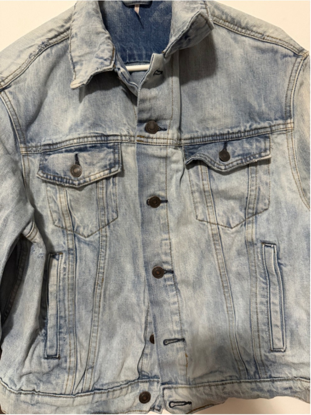 Free People Women’s XS Light Wash Denim Jean Jacket Button Front Distressed - Picture 6 of 6